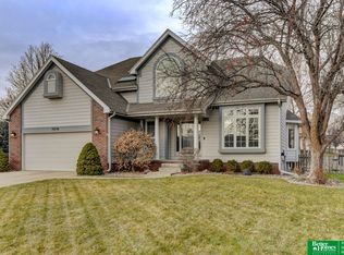 15718 Madison Cir, Omaha, NE 68135