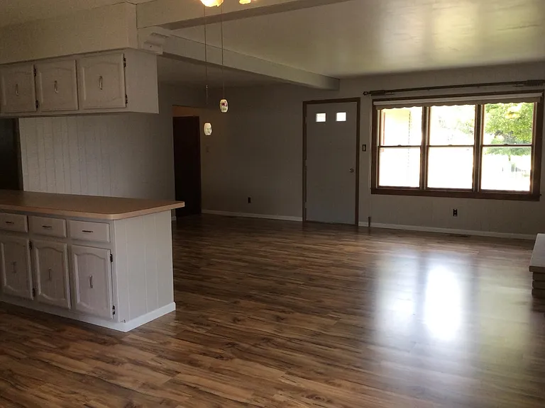 Claremont Cir — Photo 15