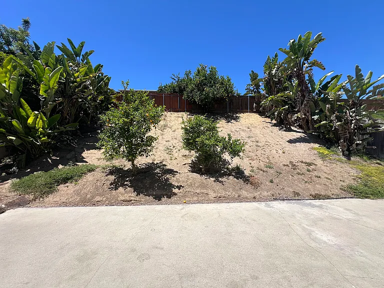 1371 La Mancha Pl — Photo 24