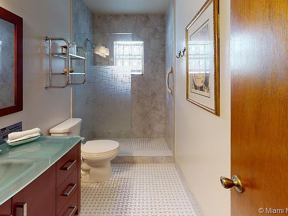 5th image of 1510 Lakeview Cir