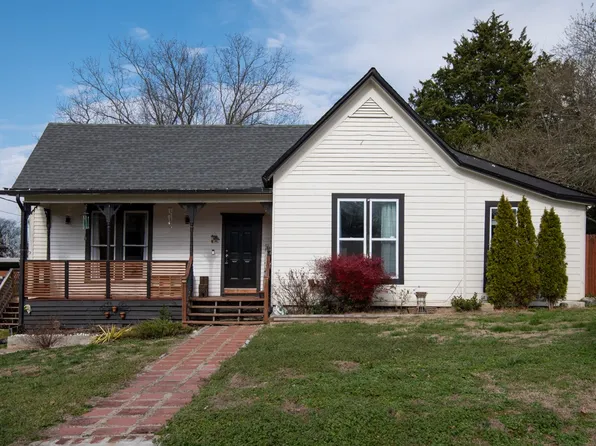 107 E Ward St, Centerville, TN 37033