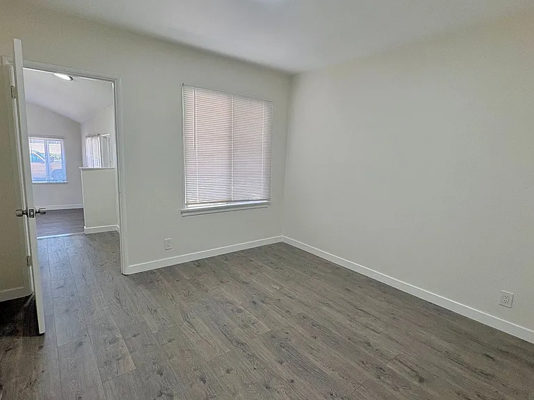 4134 1/2-3/4 Manhattan Beach Blvd — Photo 10