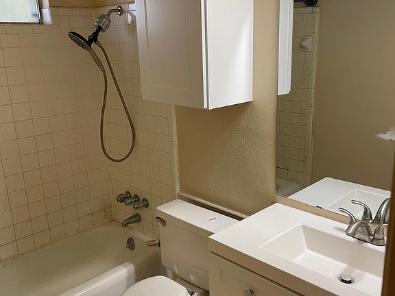 3rd image of 605 Royal Crest Dr