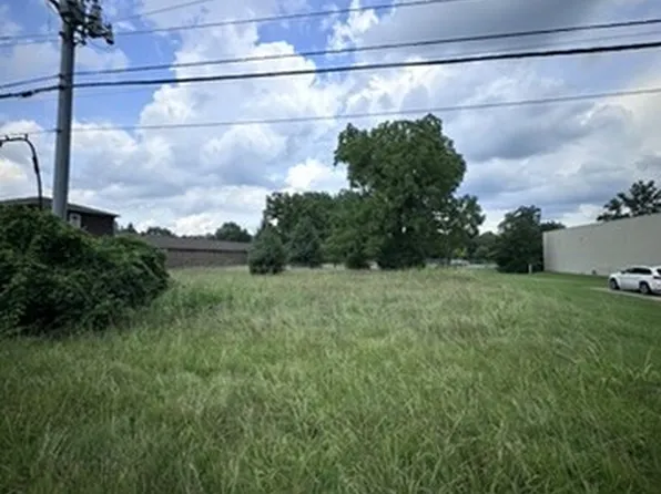 2255 Fort Campbell Blvd, Clarksville, TN 37042