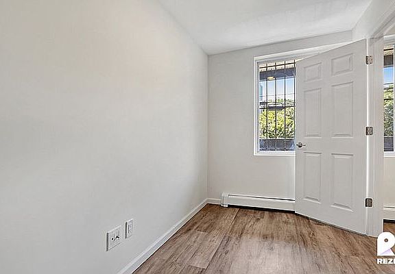 5th image of 385 Vernon Ave APT 2B