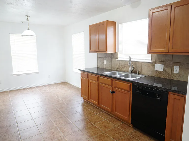 4403 Sprangletop Ave — Photo 6
