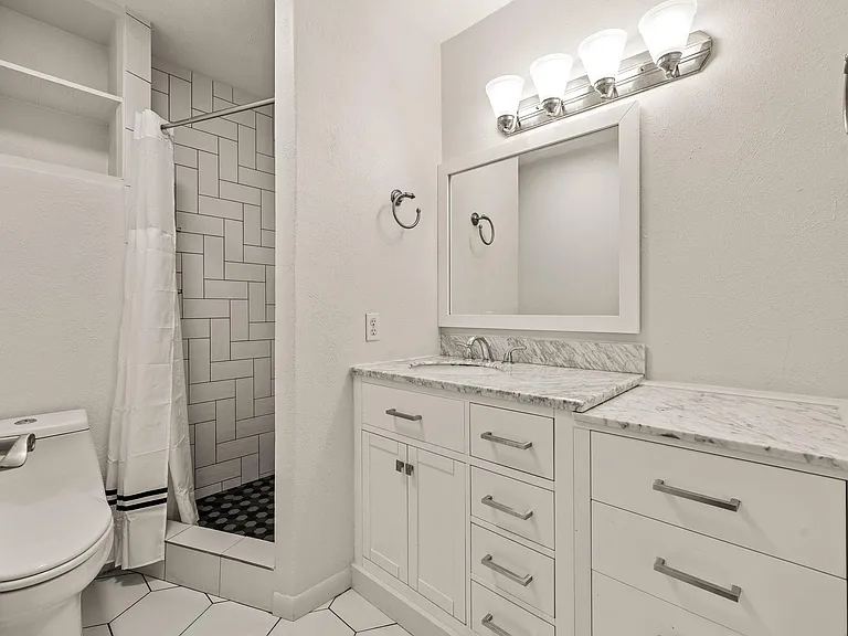 4306 Avenue A #105 — Photo 14