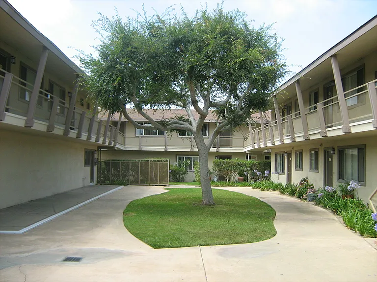 Pacifica Apartments — Photo 1