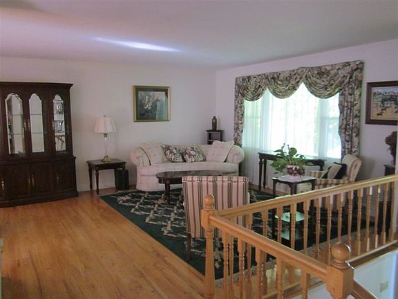 4th image of 14 Lynnwood Dr