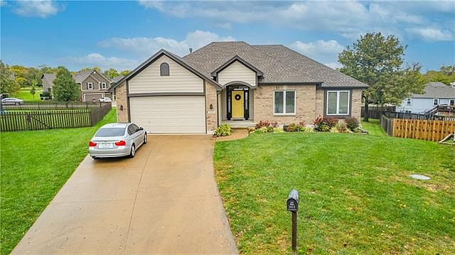 1st image of 1611 NW Pin Oak Ct