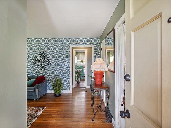 2nd image of 425 Oferrell St