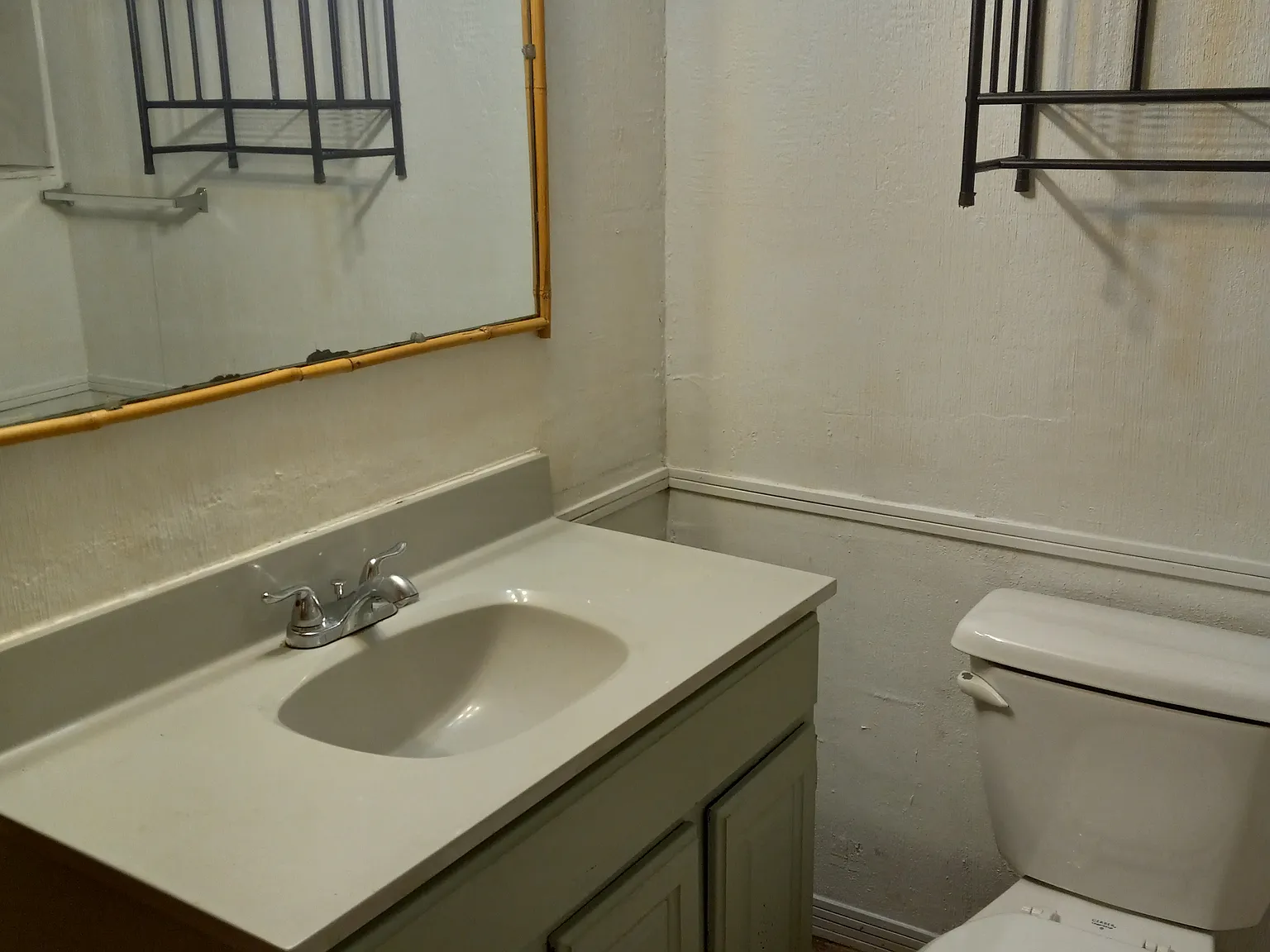 2 bed, 1000 sqft, $1,250 — Photo 4