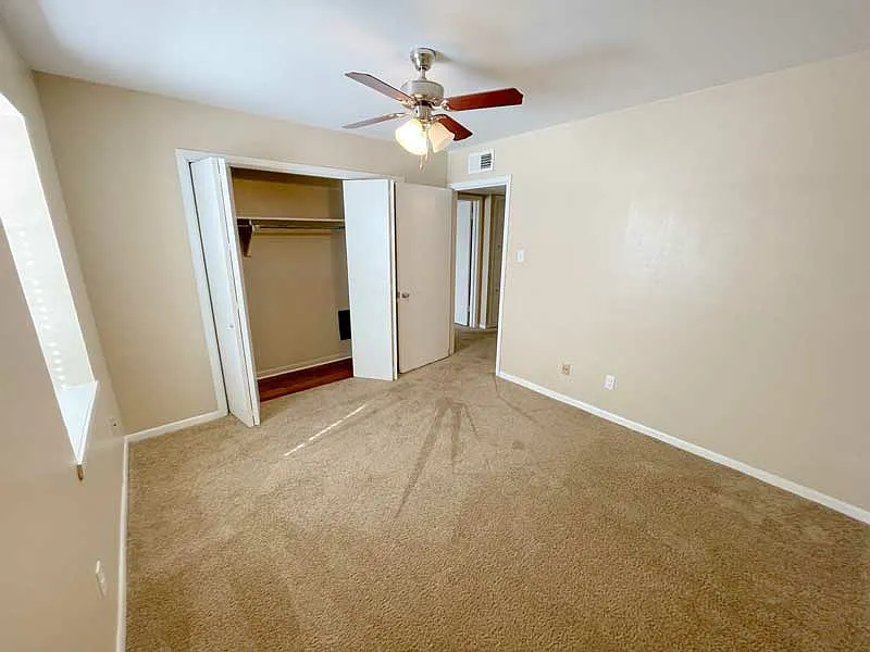 Chateau Apartments — Photo 4