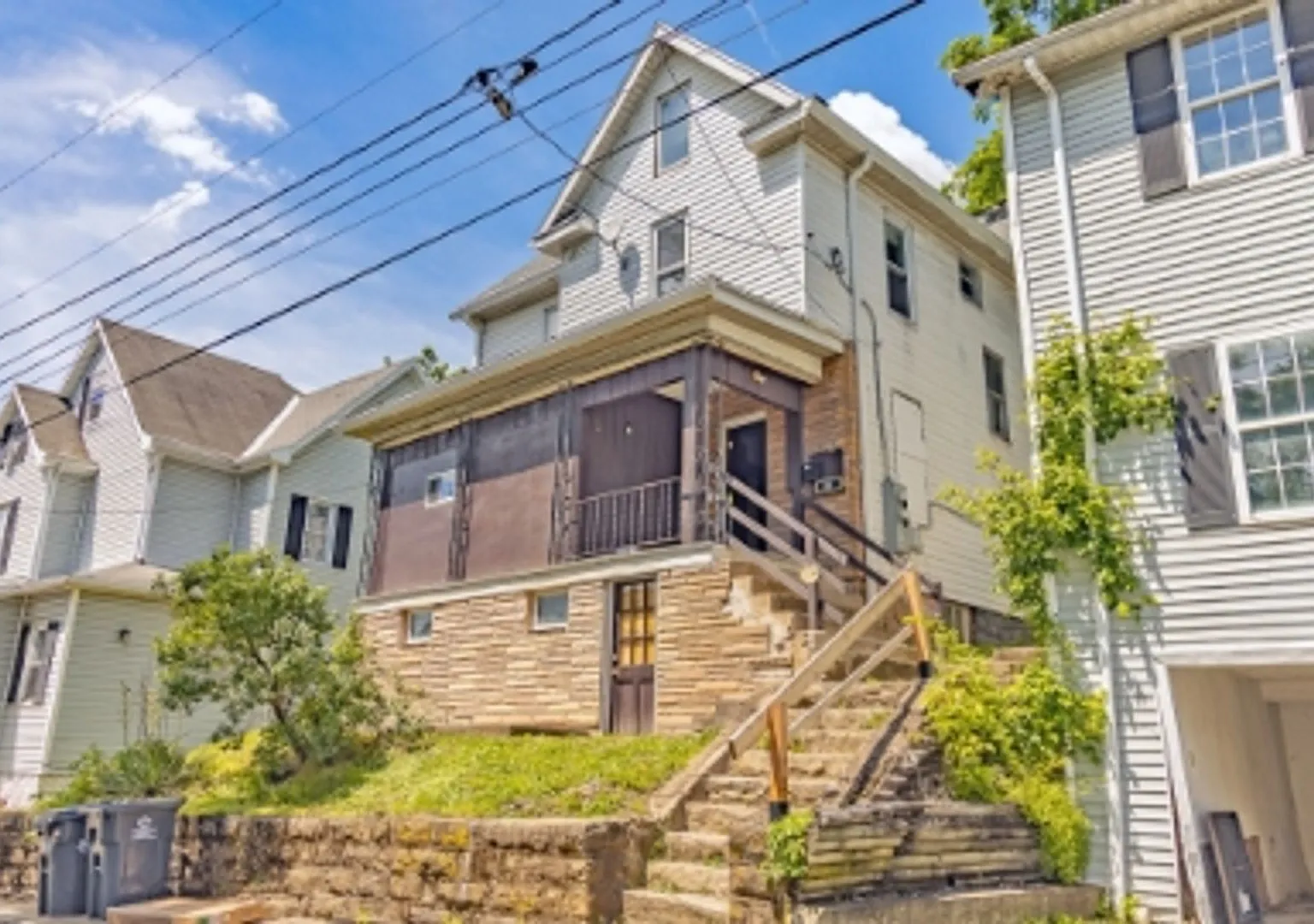413 Forest Ave - Large College Home Rental — Photo 1