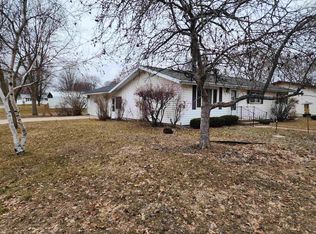 1221 S 17th St, Prairie Du Chien, WI 53821