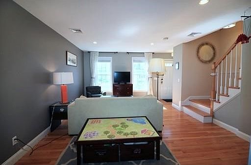 3rd image of 114 North Ave #114