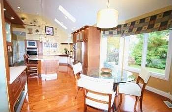 5th image of 221 Carriage Hill Cir