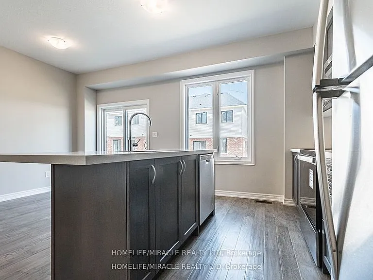 140 Aquasanta Cres — Photo 17