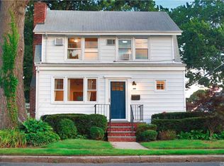 210 Davison Ave, Lynbrook, NY 11563