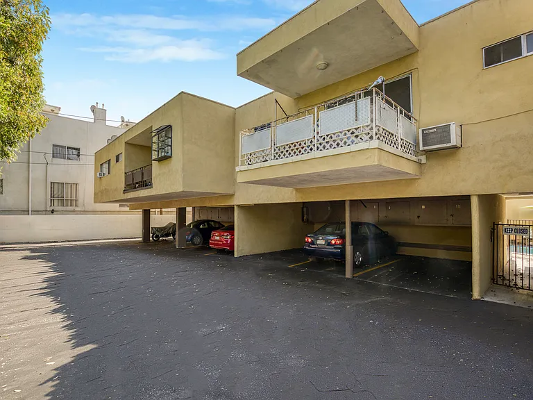 14641 Magnolia Blvd #5 — Photo 11