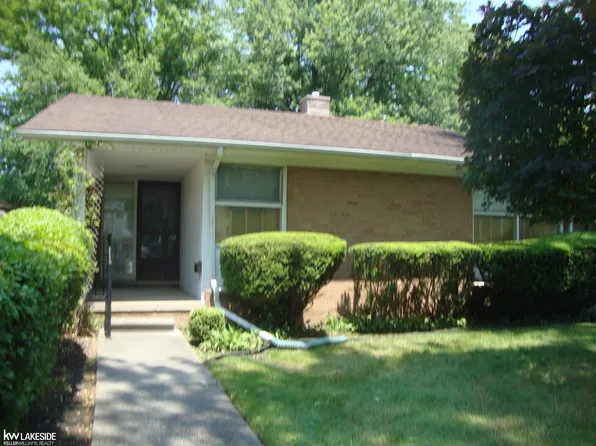 20501 Woodmont St, Harper Woods, MI 48225
