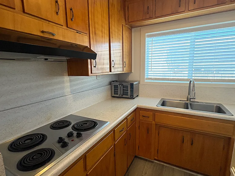 722 E Cook St — Photo 4