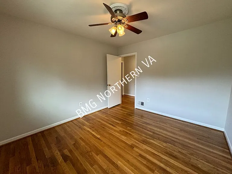 5406 Gainsborough Dr — Photo 22