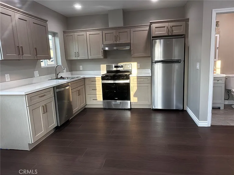 1564 W Phillips Blvd — Photo 8