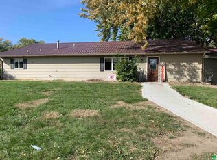306 Jefferson St, Vermillion, SD 57069