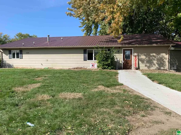 306 Jefferson St, Vermillion, SD 57069