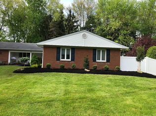 38 Livingston Ln, Manalapan, NJ 07726