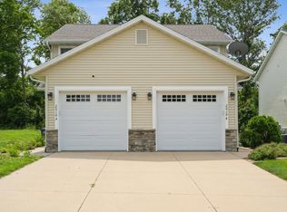 2010 Sugar Creek Dr NW #A, Cedar Rapids, IA 52405