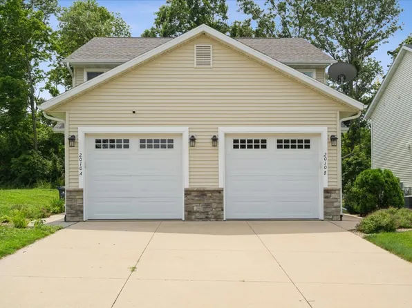 2010 Sugar Creek Dr NW #A, Cedar Rapids, IA 52405