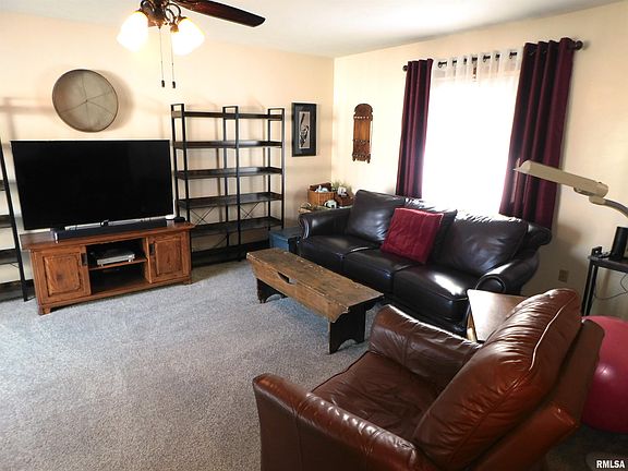 5th image of 35 Galahad Dr