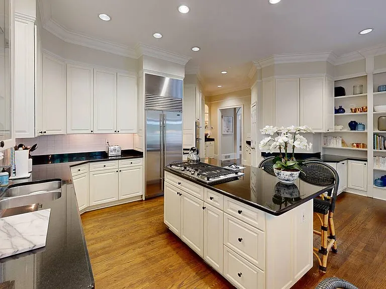 1296 W Wesley Rd NW — Photo 33