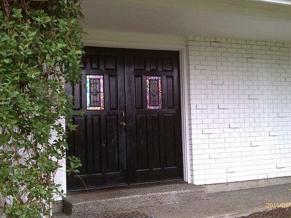Double entry doors
