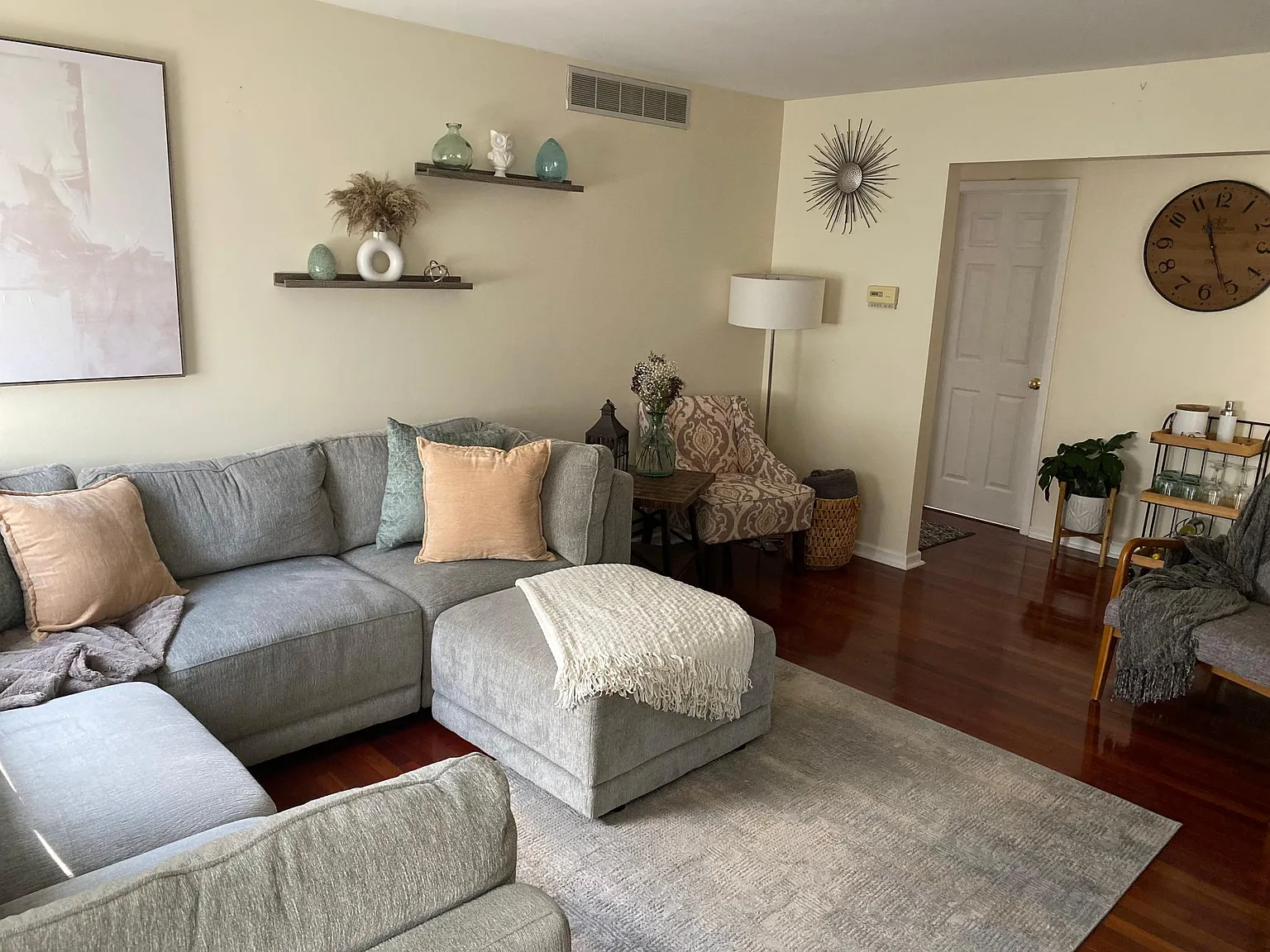 2 bed, 950 sqft, $1,500 — Photo 2