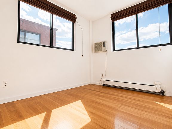3rd image of 259 Elizabeth St #7C