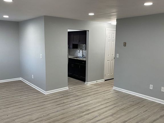 3rd image of 2216 Mack Blvd APT 4