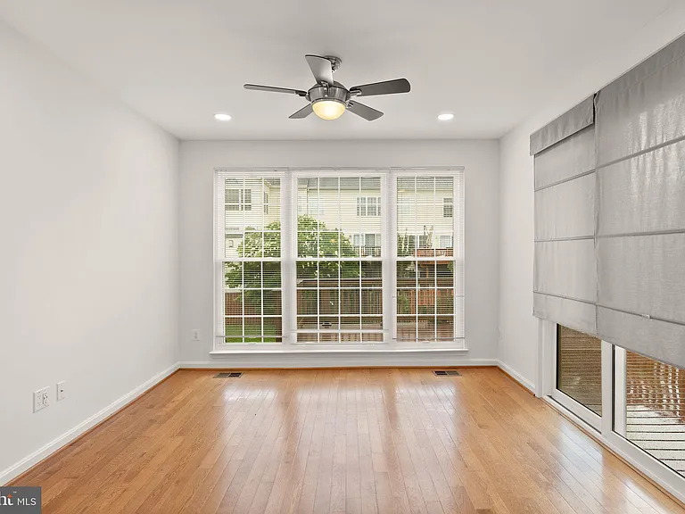 42685 Rolling Rock Sq — Photo 16