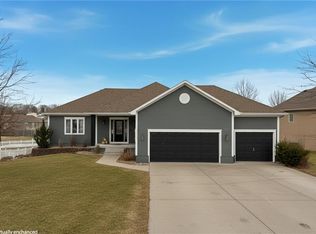 703 SW Longhorn Dr, Oak Grove, MO 64075