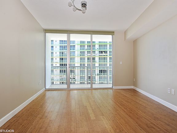 3rd image of 1750 N Bayshore Dr APT 1809