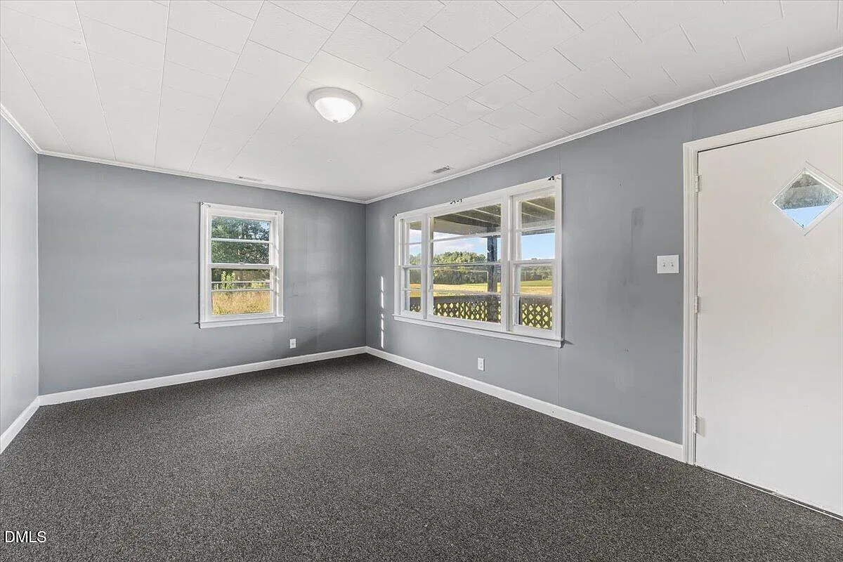 3 bed, 1.0 bath, 1210 sqft, $1,495 — Photo 1
