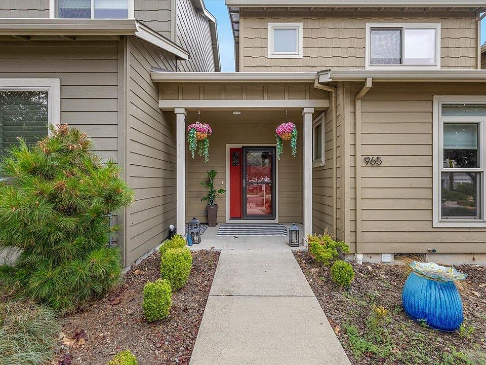 1st image of 965 Camelot Dr