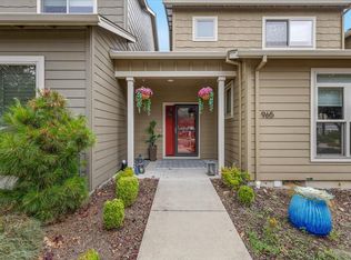 965 Camelot Dr, Ashland, OR 97520