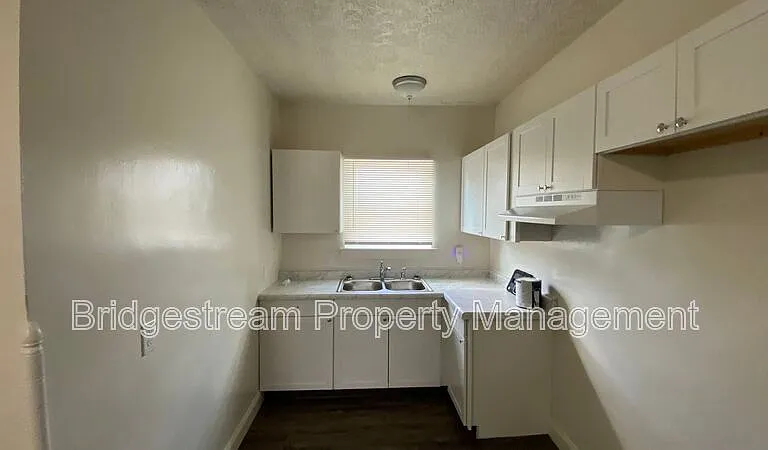 14 Nassau St — Photo 7
