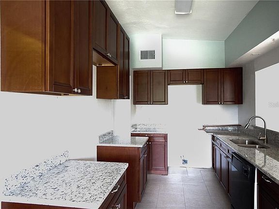 3rd image of 1712 Newton St
