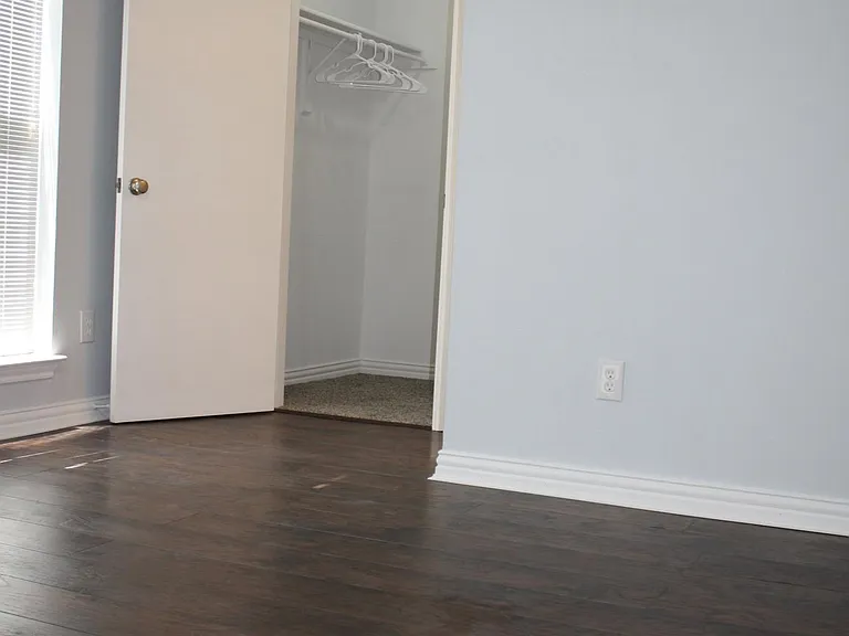 2518 Highdale Dr — Photo 42