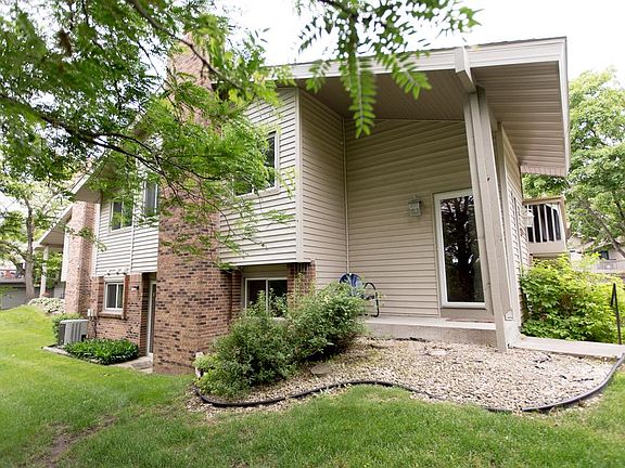 3rd image of 9513 Hartford Cir