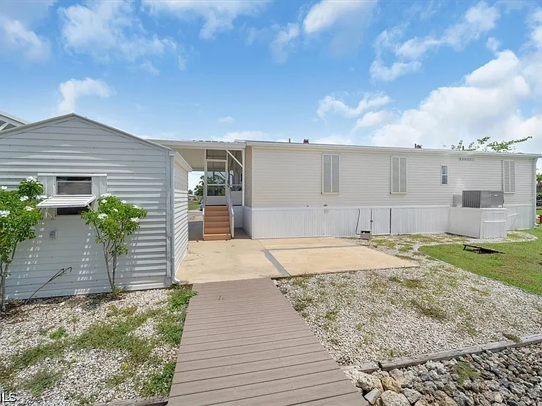 701 Coral Dr — Photo 42